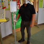 Desinfektionsspender im Kindergarten 