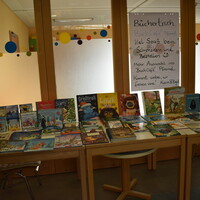 Büchertisch im Kindergarten 